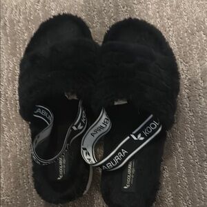 Koolaburra Black Fuzzy Women's Slippers
